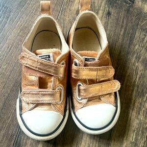 Converse all star toddler girl size 8 Rose gold